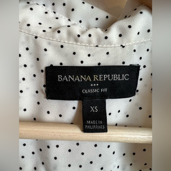 Banana Republic Sleeveless Button Down - Picture 3 of 4